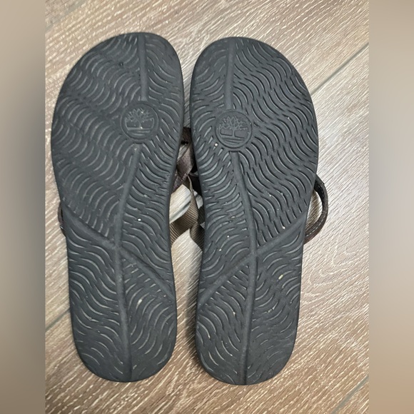 Women’s Timberland flip flop leather sandals. Good used condition. - Picture 3 of 5
